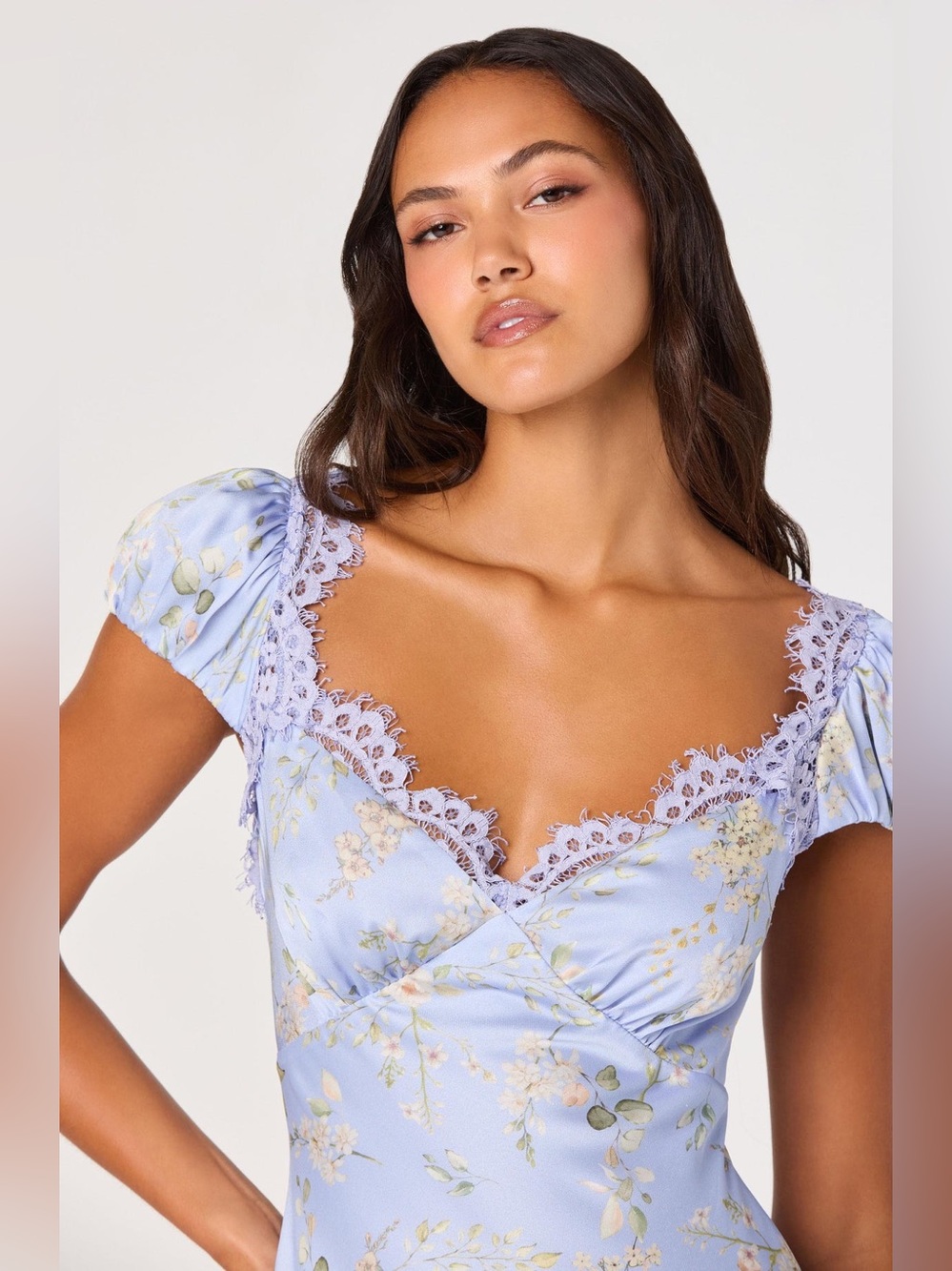 new Astr the label Makaela Puff Sleeve Floral Satin Midi Dress blue floral print - Picture 2 of 9